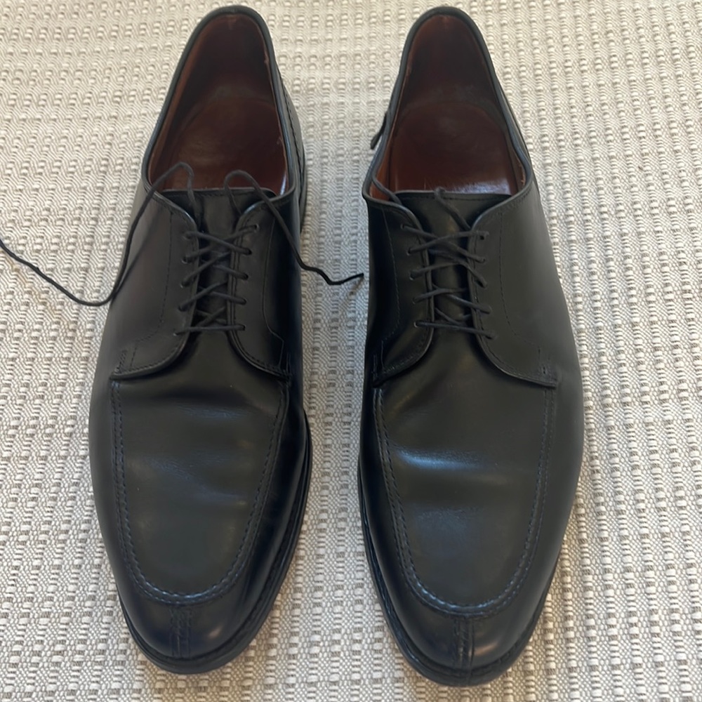 Men’s business shoe size 12D